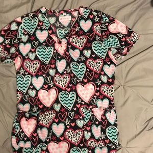 Black scrub top with hearts - size small